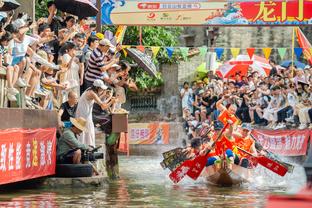 贝弗利选现役最凶狠阵容：恩比德+字母+追梦+卡鲁索+巴特勒+华子